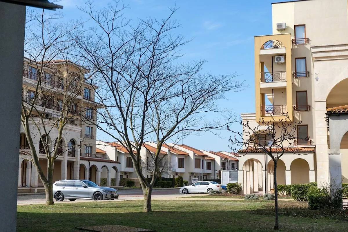 Issa Lighthouse Apartment Balchik